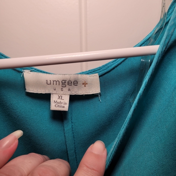 Umgee Slit sleeve blouse high low. Size XL - Picture 3 of 6